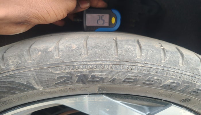 2022 Hyundai ALCAZAR PLATINUM(O) 7STR 1.5 AT, Diesel, Automatic, 1,02,745 km, tyre