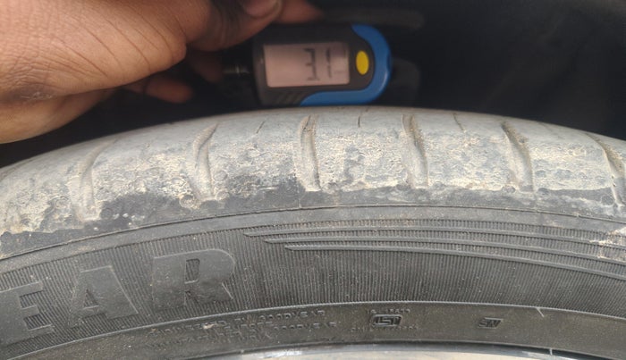 2022 Hyundai ALCAZAR PLATINUM(O) 7STR 1.5 AT, Diesel, Automatic, 1,02,745 km, tyre