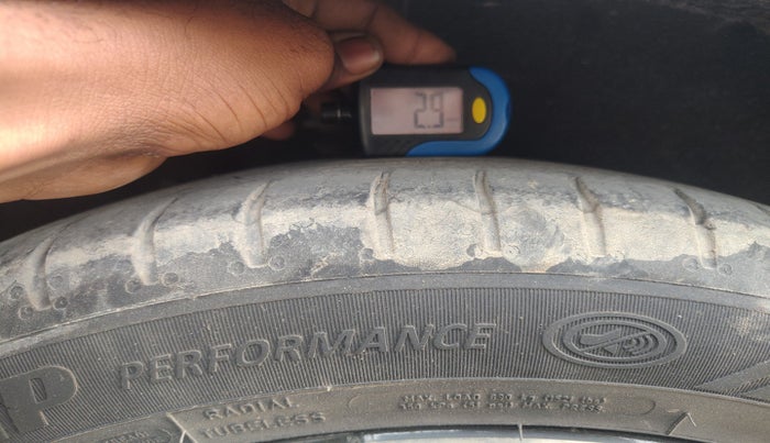 2022 Hyundai ALCAZAR PLATINUM(O) 7STR 1.5 AT, Diesel, Automatic, 1,02,745 km, tyre