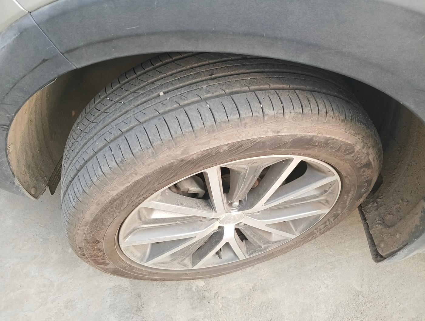 2017 Hyundai Tucson GLS 2WD AT PETROL, Petrol, Automatic, 36,594 km, tyre
