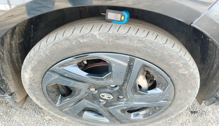 2022 Tata ALTROZ XT DIESEL DARK EDITION, Diesel, Manual, 63,004 km, tyre