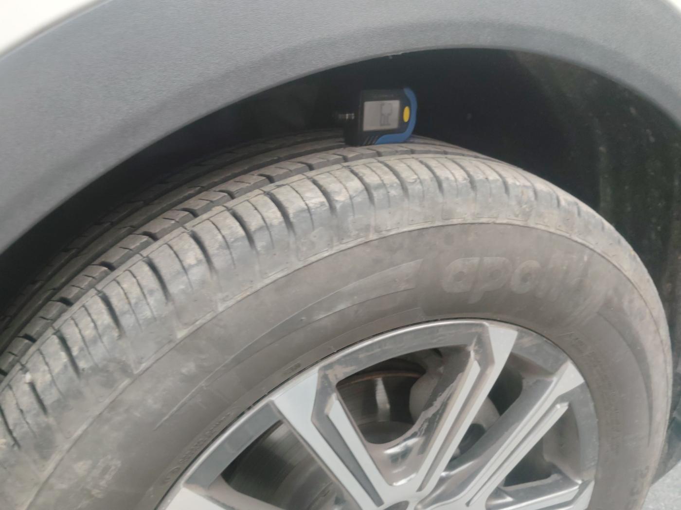 2024 Mahindra XUV700 AX 7 LUXURY P AT 7 STR, Petrol, Automatic, 8,966 km, tyre