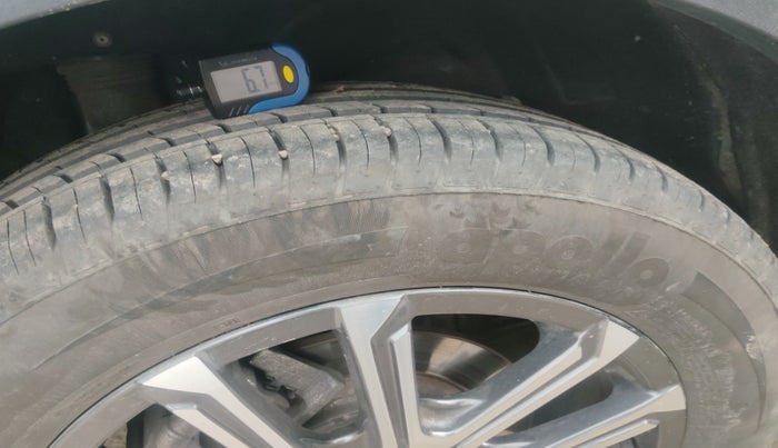 2024 Mahindra XUV700 AX 7 LUXURY P AT 7 STR, Petrol, Automatic, 8,966 km, tyre