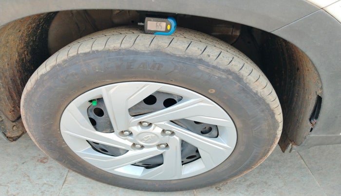 2022 Hyundai Creta E 1.5 PETROL, Petrol, Manual, 37,236 km, tyre