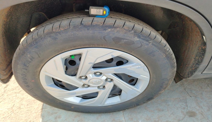 2022 Hyundai Creta E 1.5 PETROL, Petrol, Manual, 37,236 km, tyre