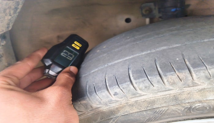 2016 Maruti Swift LXI (O), Petrol, Manual, 98,550 km, tyre