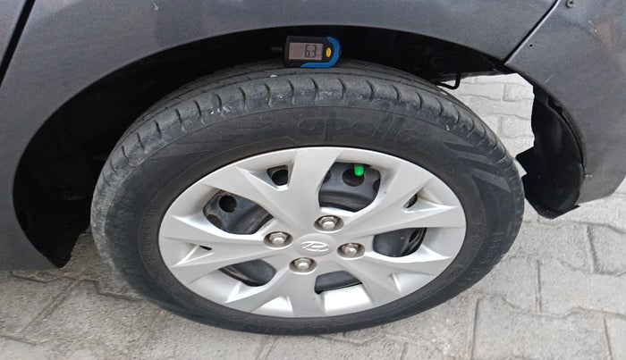 2016 Hyundai Grand i10 SPORTZ 1.2 KAPPA VTVT, Petrol, Manual, 80,500 km, tyre