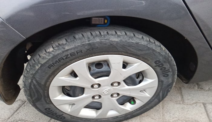 2016 Hyundai Grand i10 SPORTZ 1.2 KAPPA VTVT, Petrol, Manual, 80,500 km, tyre