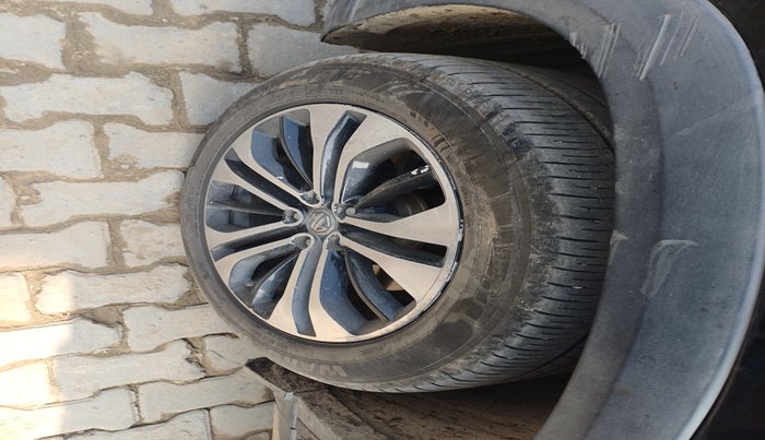 2021 MG HECTOR PLUS SELECT 2.0 DIESEL TURBO MT 7-STR, Diesel, Manual, 78,362 km, tyre