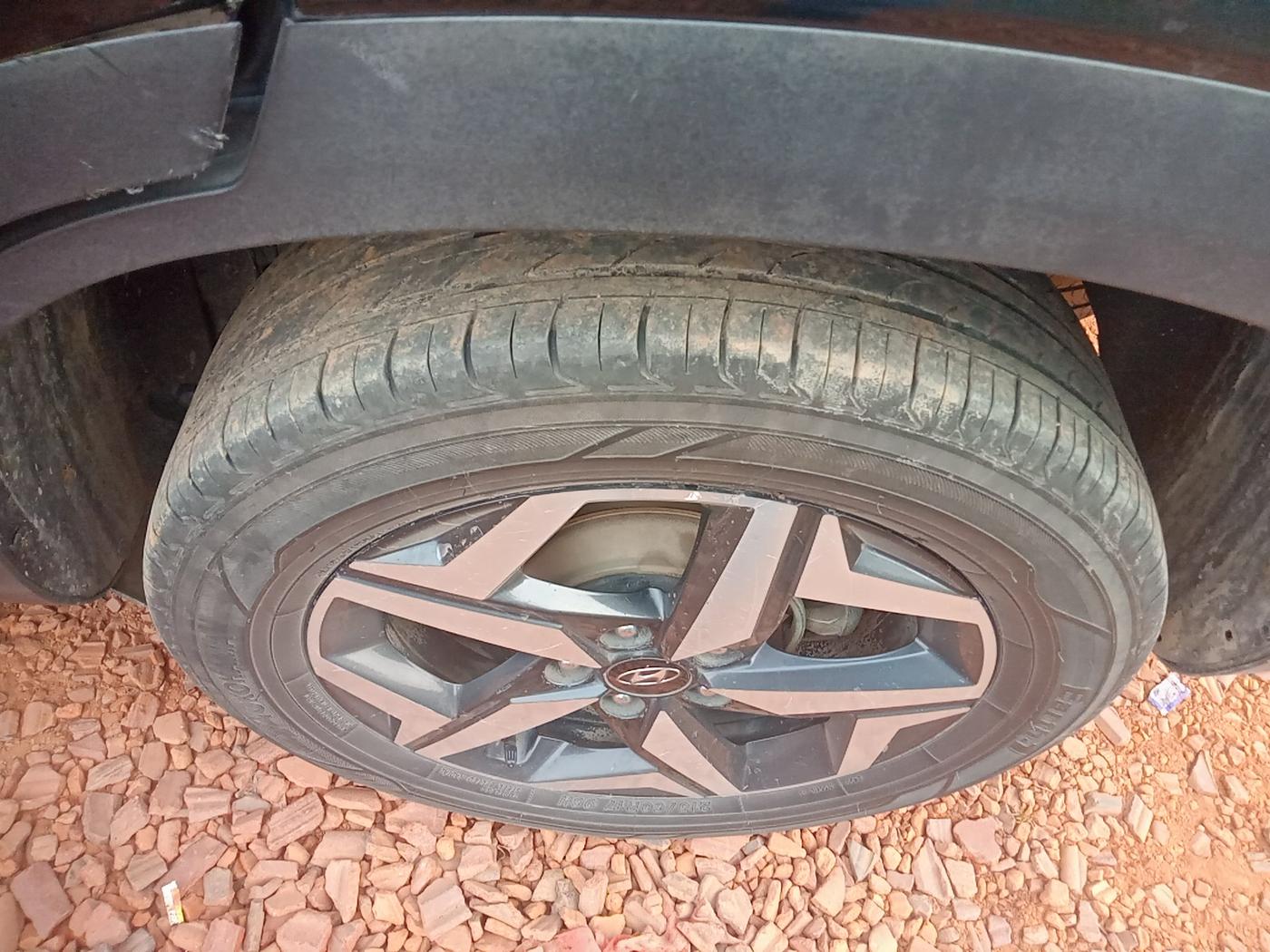 2022 Hyundai ALCAZAR PRESTIGE 1.5 MT 7STR, Diesel, Manual, 2,00,000 km, tyre