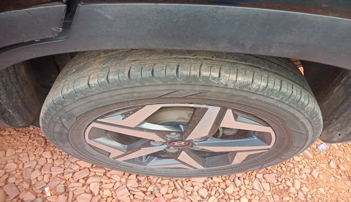 2022 Hyundai ALCAZAR PRESTIGE 1.5 MT 7STR, Diesel, Manual, 1,91,392 km, tyre