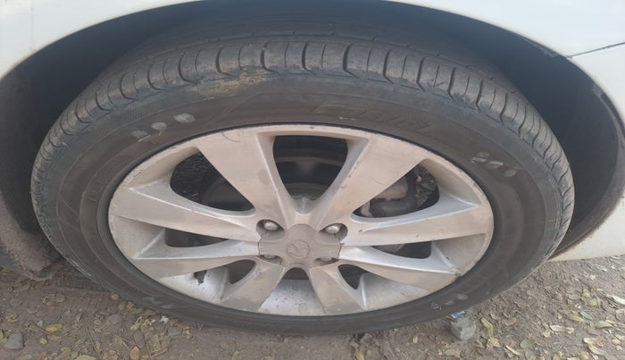 2012 Hyundai Verna FLUIDIC 1.6 CRDI SX, Diesel, Manual, 2,01,312 km, tyre