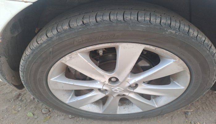 2012 Hyundai Verna FLUIDIC 1.6 CRDI SX, Diesel, Manual, 2,01,312 km, tyre