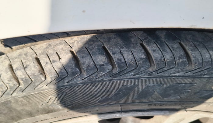 2014 Hyundai Eon D-LITE+, Petrol, Manual, 1,30,071 km, tyre