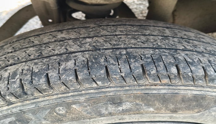 2014 Hyundai Eon D-LITE+, Petrol, Manual, 1,30,071 km, tyre