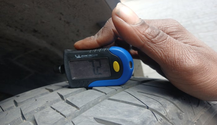 2023 Mahindra XUV300 W6 1.5 Diesel, Diesel, Manual, 89,846 km, tyre