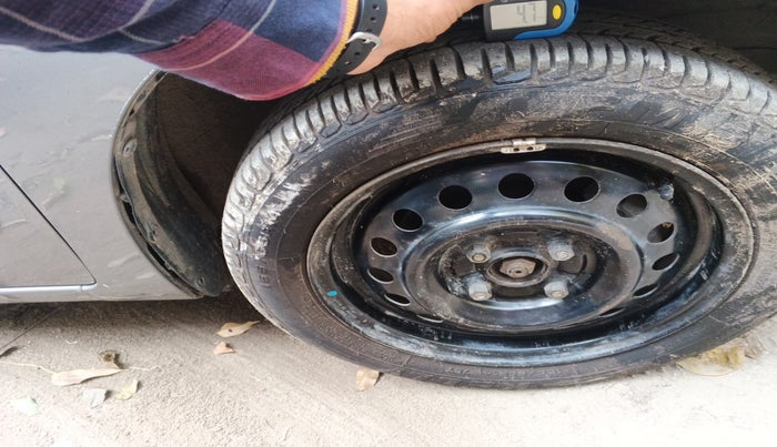 2015 Maruti Wagon R 1.0 LXI, Petrol, Manual, 1,07,151 km, tyre