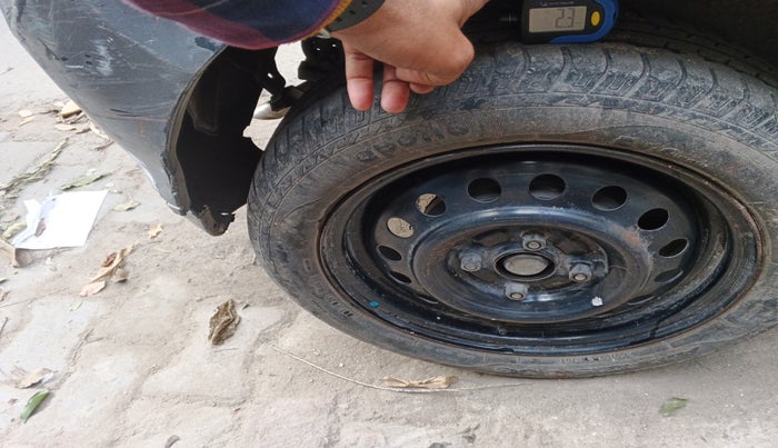 2015 Maruti Wagon R 1.0 LXI, Petrol, Manual, 1,07,151 km, tyre