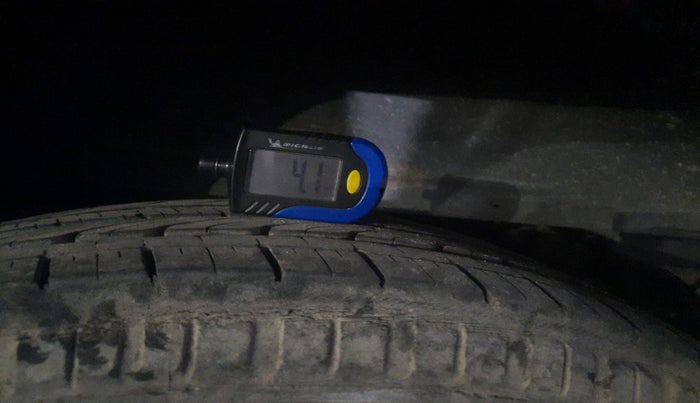 2011 Mahindra Bolero SLX BS-III, Diesel, Manual, 1,71,218 km, tyre