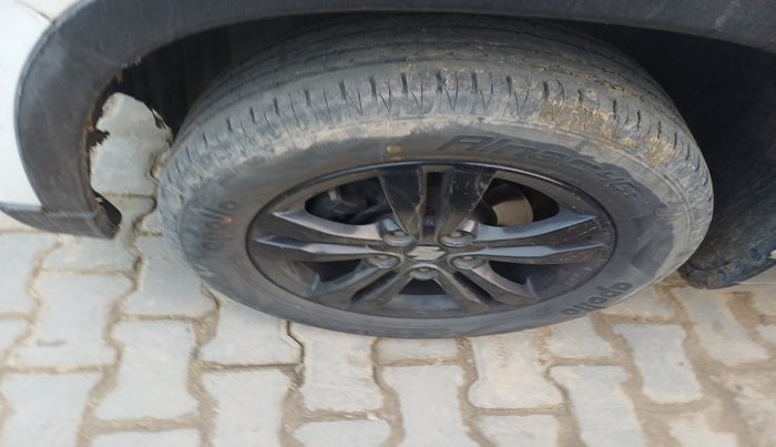 2018 Maruti Vitara Brezza ZDI, Diesel, Manual, 66,846 km, tyre