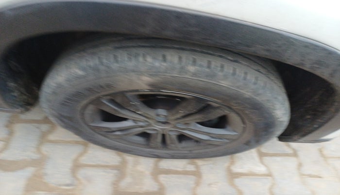 2018 Maruti Vitara Brezza ZDI, Diesel, Manual, 66,846 km, tyre