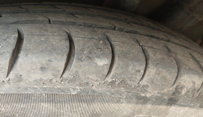 2014 Hyundai Grand i10 MAGNA 1.2 KAPPA VTVT, Petrol, Manual, 1,02,084 km, tyre