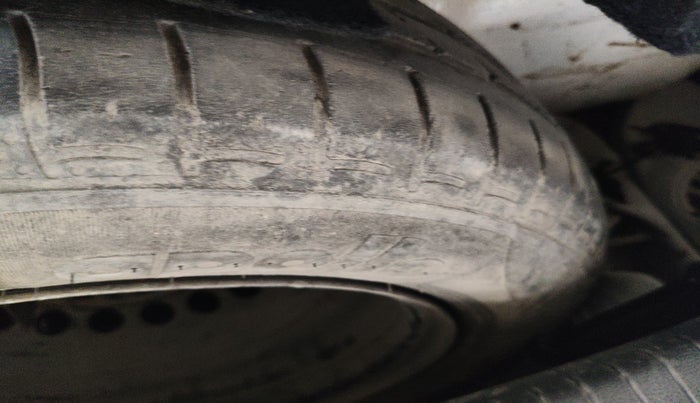 2014 Hyundai Grand i10 MAGNA 1.2 KAPPA VTVT, Petrol, Manual, 1,02,084 km, tyre