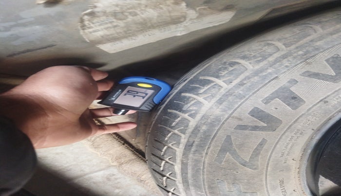 2016 Volkswagen Ameo HIGHLINE1.5L, Diesel, Manual, 1,70,629 km, tyre