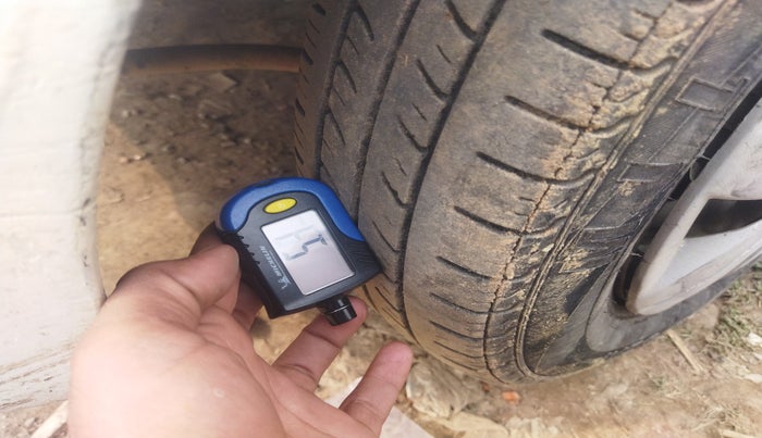 2011 Hyundai Eon ERA, Petrol, Manual, 89,651 km, tyre