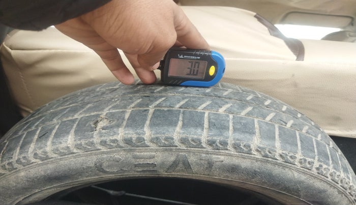 2011 Hyundai Eon ERA, Petrol, Manual, 89,651 km, tyre