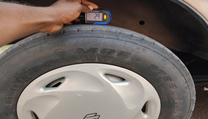 2011 Maruti Eeco 5 STR WITH A/C+HTR, Petrol, Manual, 1,11,563 km, tyre