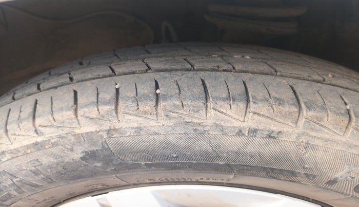 2019 Maruti Alto LXI, Petrol, Manual, 18,337 km, tyre