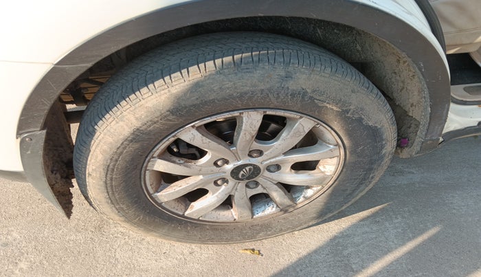 2015 Mahindra XUV500 W8, Diesel, Manual, 1,82,490 km, tyre