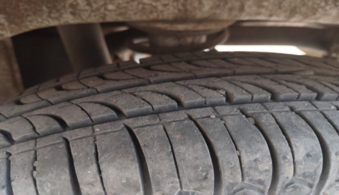 2015 Maruti Alto 800 LXI, Petrol, Manual, 1,18,253 km, tyre