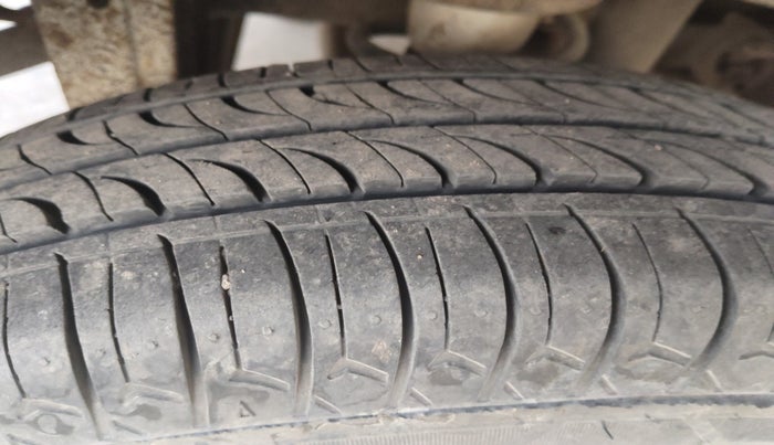 2015 Maruti Alto 800 LXI, Petrol, Manual, 1,18,253 km, tyre