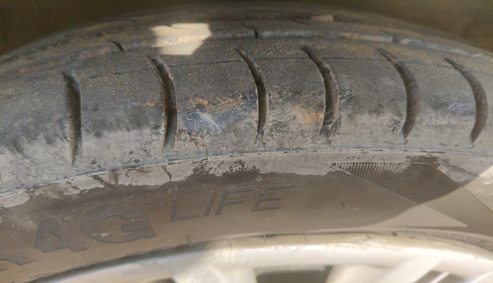 2014 Hyundai Santro Xing GL, Petrol, Manual, 1,41,769 km, tyre