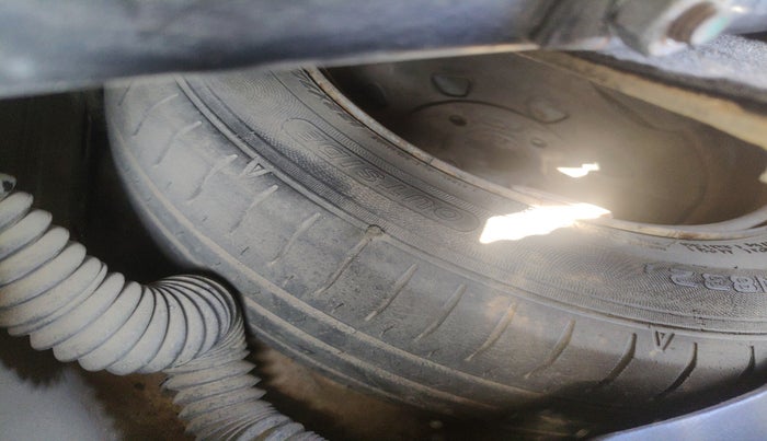 2014 Hyundai Santro Xing GL, Petrol, Manual, 1,41,769 km, tyre