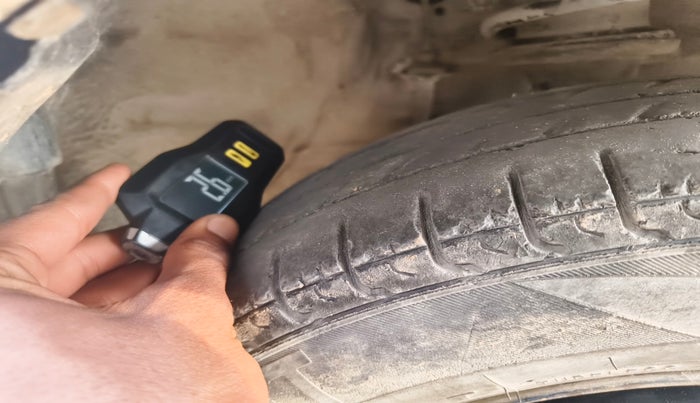 2012 Maruti Alto 800 LXI, Petrol, Manual, 1,07,941 km, tyre