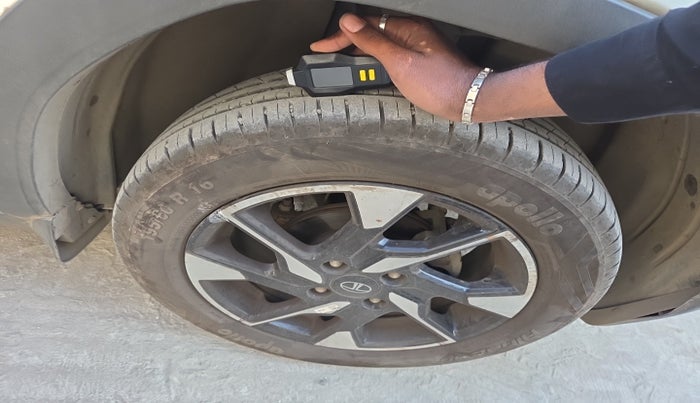 2024 Tata PUNCH CREATIVE  MT, Petrol, Manual, 11,912 km, tyre