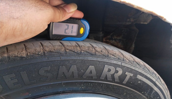 2015 Hyundai Eon ERA +, Petrol, Manual, 1,50,762 km, tyre