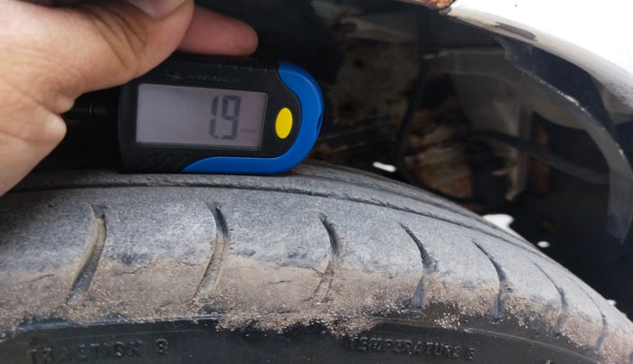 2015 Hyundai Eon ERA +, Petrol, Manual, 1,50,762 km, tyre