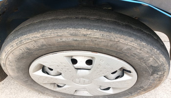 2023 Maruti Eeco 5 STR AC CNG, Petrol, Manual, 1,16,234 km, tyre