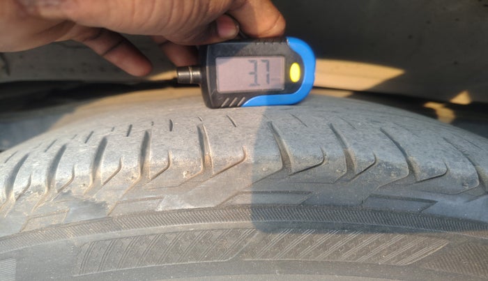 2020 Toyota Innova Crysta 2.4 ZX AT 7 STR, Diesel, Automatic, 1,43,053 km, tyre