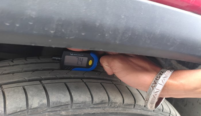 2017 Jeep Compass LIMITED 2.0 DIESEL 4X4, Diesel, Manual, 1,96,969 km, tyre