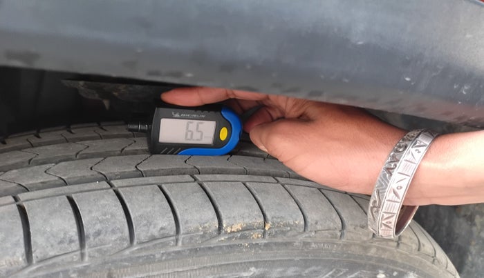 2017 Jeep Compass LIMITED 2.0 DIESEL 4X4, Diesel, Manual, 1,96,969 km, tyre