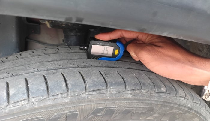 2017 Jeep Compass LIMITED 2.0 DIESEL 4X4, Diesel, Manual, 1,96,969 km, tyre