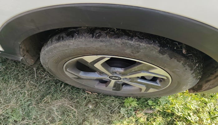 2018 Hyundai Creta SX AT 1.6 DIESEL, Diesel, Automatic, 1,02,003 km, tyre