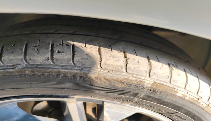 2019 Tata Tiago XZ PLUS PETROL, Petrol, Manual, 1,05,946 km, tyre