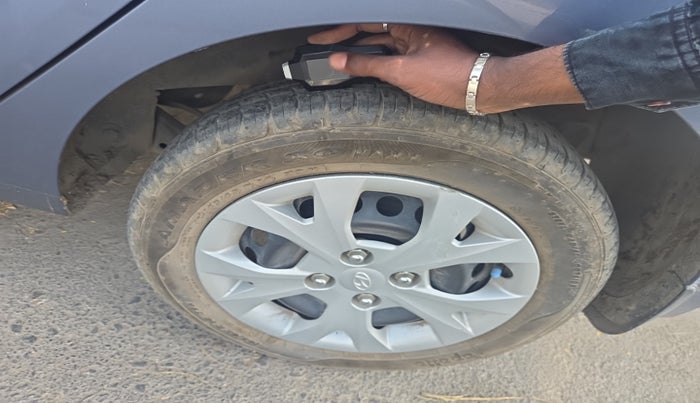 2016 Hyundai Grand i10 SPORTZ 1.2 KAPPA VTVT, Petrol, Manual, 33,182 km, tyre