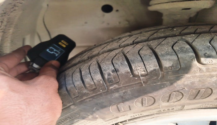 2012 Maruti Wagon R 1.0 LXI, Petrol, Manual, 79,017 km, tyre